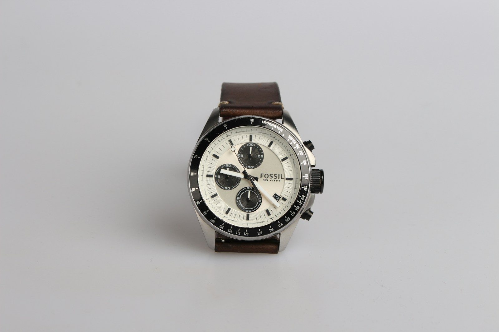 Comparing Dubai Replica Watches and Swiss Copies: What Sets Them Apart?